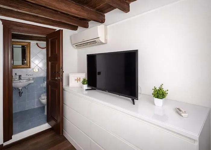 Apartment Modern King Size In Front Of The Pantheon Rom